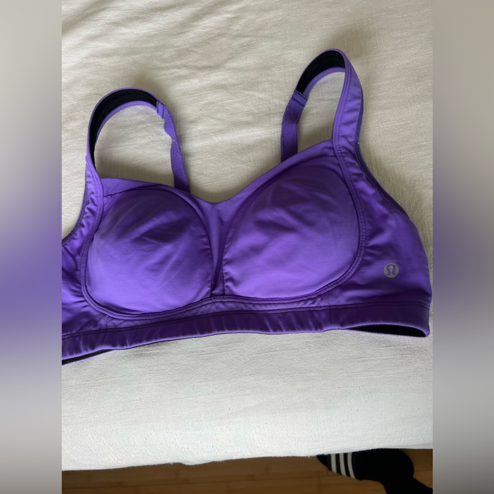 Lululemon sports bra
